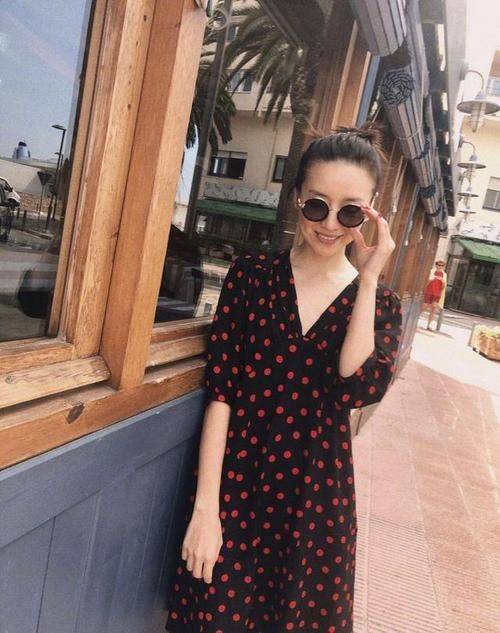 气质|董洁认真打扮起来还是好看，法令纹虽然掩盖不住，但气质赢回来了