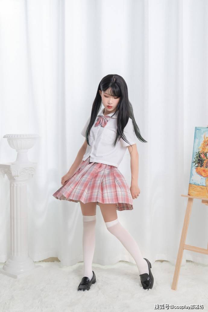 jk少女格子裙为她的甜美加分