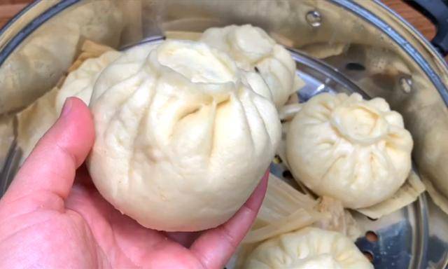 原创蒸包子时,不要直接上锅蒸,3个小秘诀,包子松软好吃,不回缩