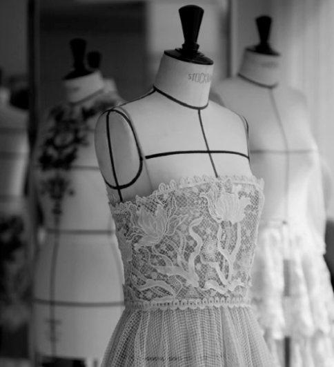 伊丽莎白|盛夏里择一缕蕾丝，不负爱与美