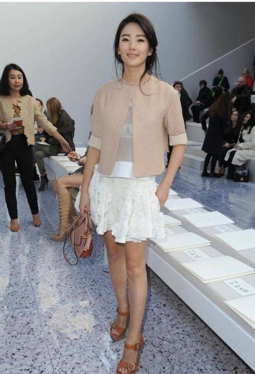 照片|张雨绮换个妆容，气场变小多了，尤其是脸很显小！