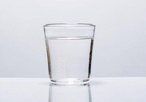 原创“隔夜”的白开水能不能喝？当然能，有三类人务必要多喝水