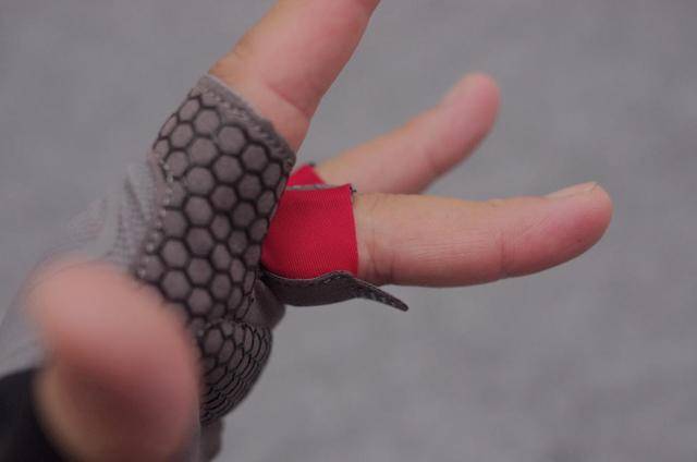 手套|【护具测评】一副怎样的运动健身手套才能满足90%健身爱好者的喜赖?