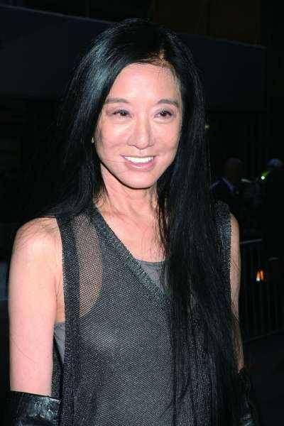 王薇薇|她是娱乐圈顶级设计师,70岁却有20岁体态,脸部下拉狂似衰老症