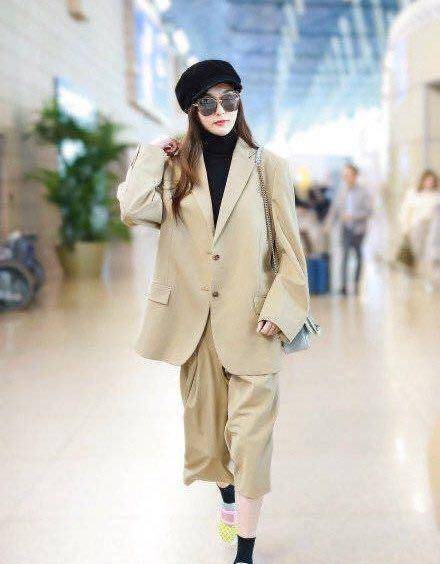 粉色|36岁唐嫣产后复工，穿粉色流珠裙出镜气质美绝，状态越看越年轻