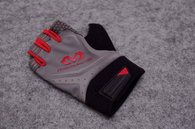 手套|【护具测评】一副怎样的运动健身手套才能满足90%健身爱好者的喜赖?