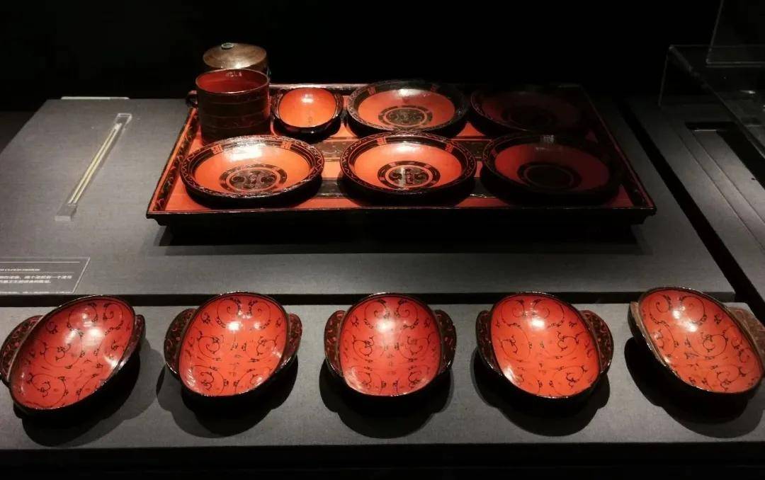 马王堆汉墓出土的"君幸食"餐宴漆器历2千年而弥新,还很有艺术范儿 amy
