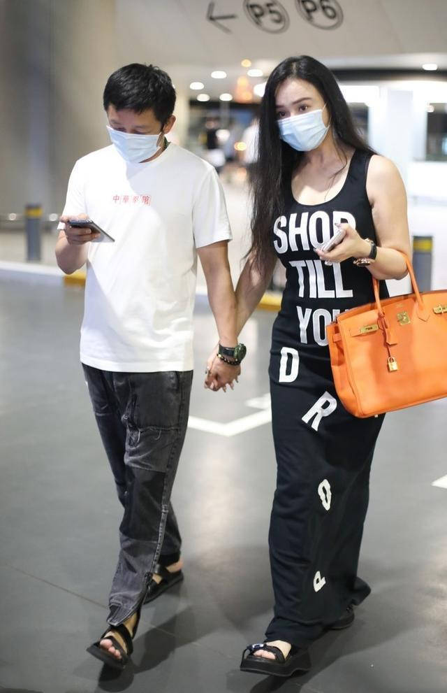 原创太想要个女儿了，邹市明娇妻把儿子当女孩养，网友认为做法不当