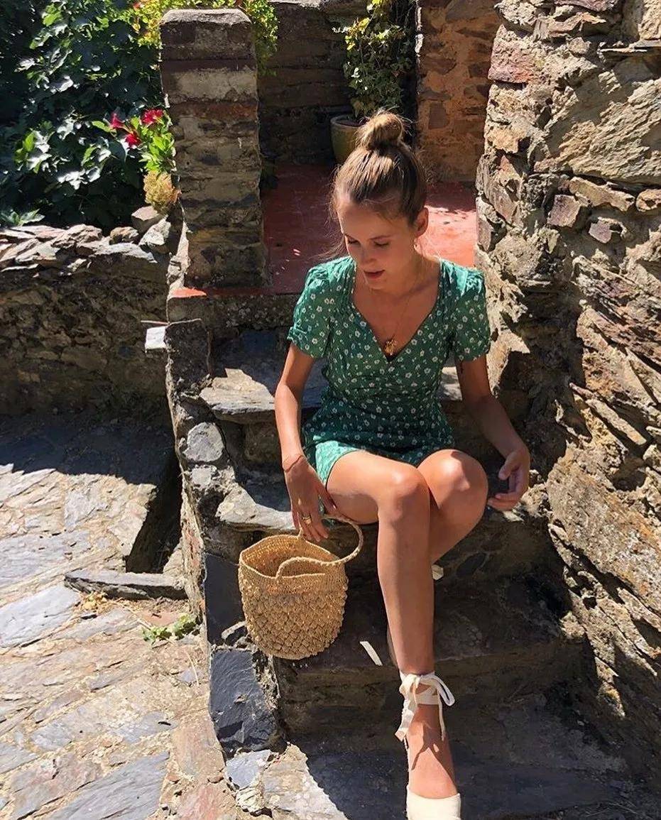 凉鞋|完爆小白鞋！这双神仙凉鞋跪求你买，巨显腿长！