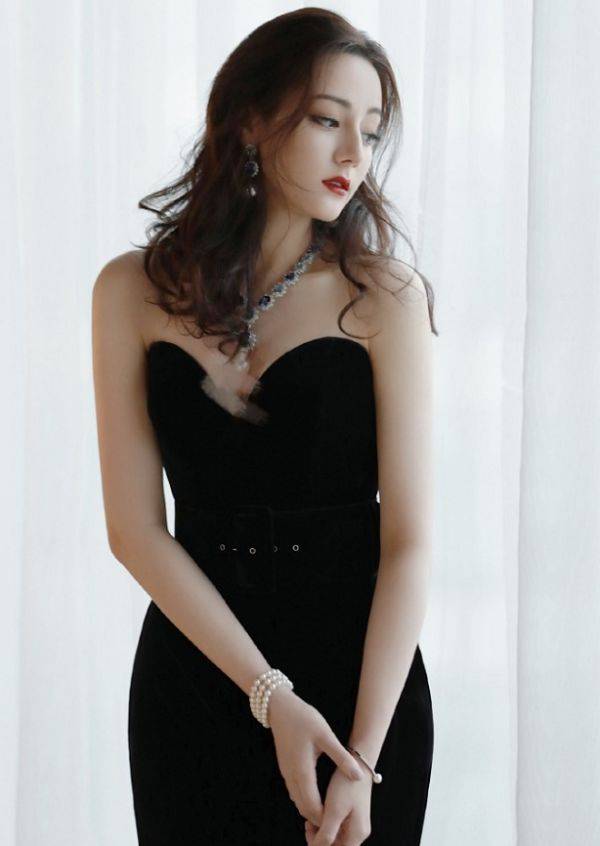 水蜜桃|热巴才是“人间水蜜桃”!穿小一码礼裙秀身材,这为何会无人追?