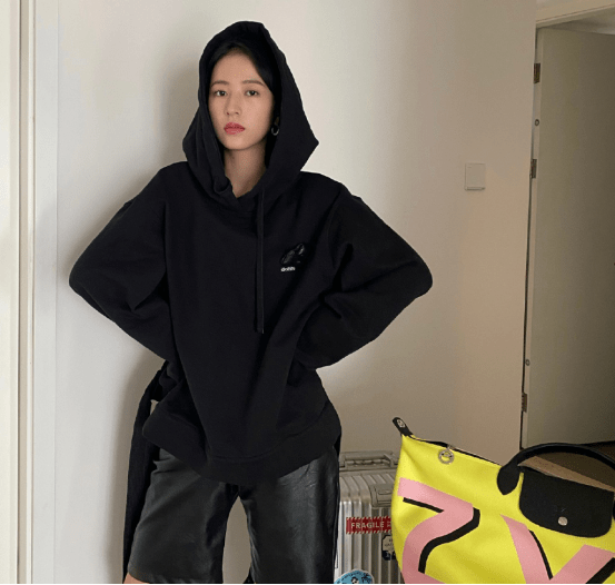 look3:黑色长款卫衣