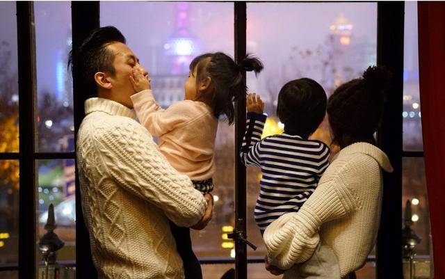 圈养|邓超“散养”儿子，蔡国庆“圈养”儿子，如今两个孩子差别明显