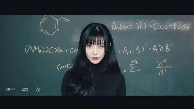 章子怡|范冰冰曾穿抹胸烈焰红裙同章子怡争艳!魔鬼好身材真诱人