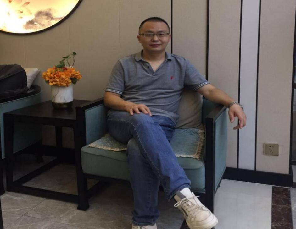 点燃|教育不单是注满一桶水，而且点燃一把火。