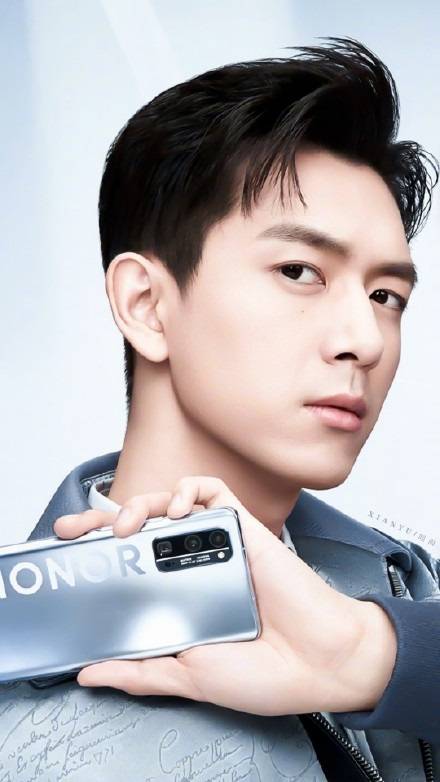 荣耀|银色大LOGO成手机设计高光，荣耀30首发引厂商跟风