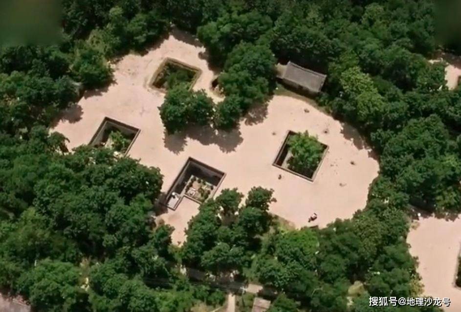 院子|为什么我国黄土高原的“地坑院”民居，都会在院子里种一棵树？