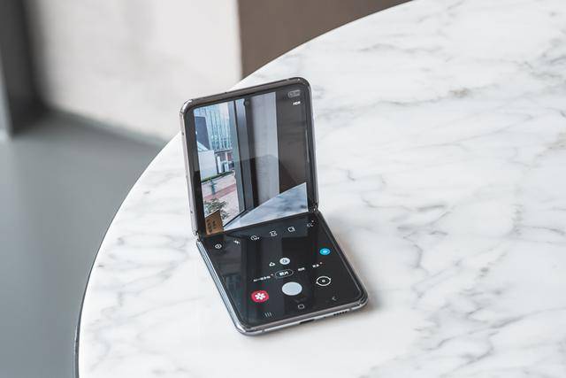 多角度|体验三星Galaxy Z Flip 5G：骁龙865 Plus加持，交互再升级