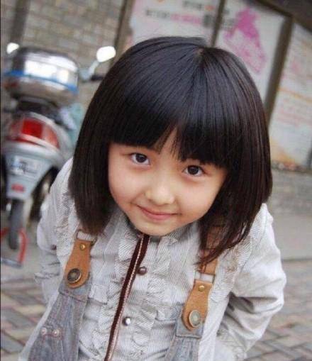 张子枫的童年照,给我脑瓜子萌得嗡嗡响!怎么会有这么可爱的小朋友啊!