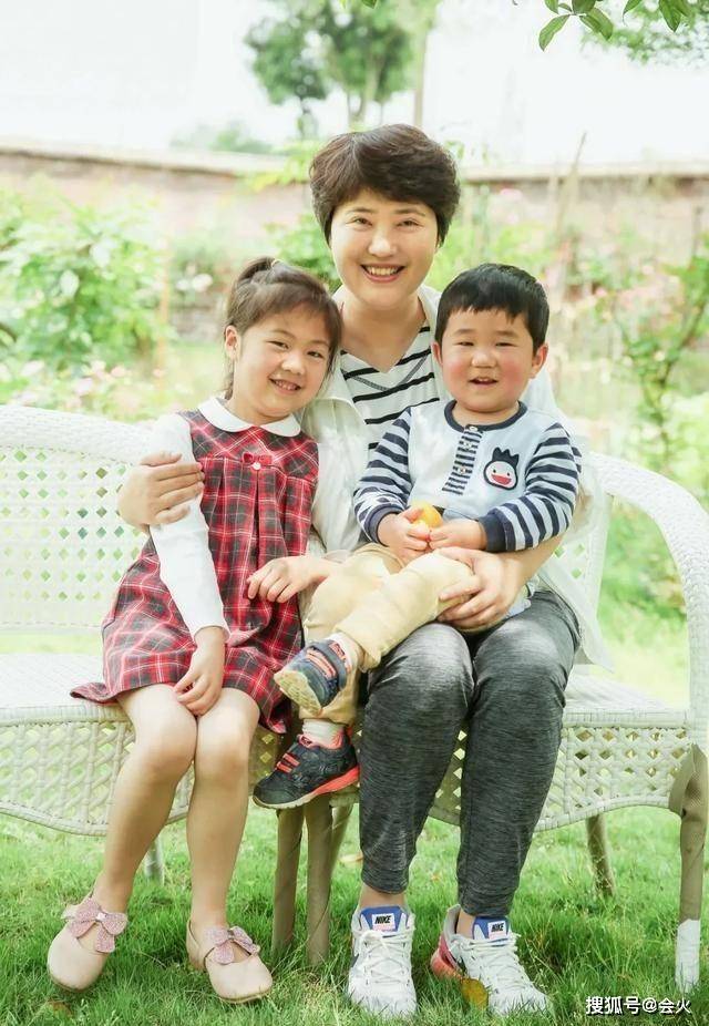 转型|原创著名主持张丹丹发福明显？曾因失言被嘲，现转型成育儿专家获好评