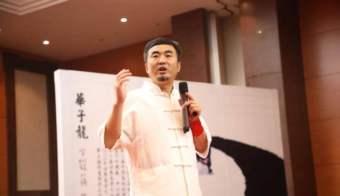 著名期刊杂志《鸭绿江》对九维易创始人华子龙先生进