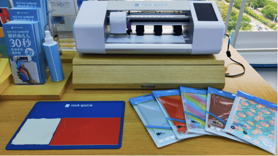 深度|洛克切膜机深度体验：挖掘手机贴膜的商机和乐趣