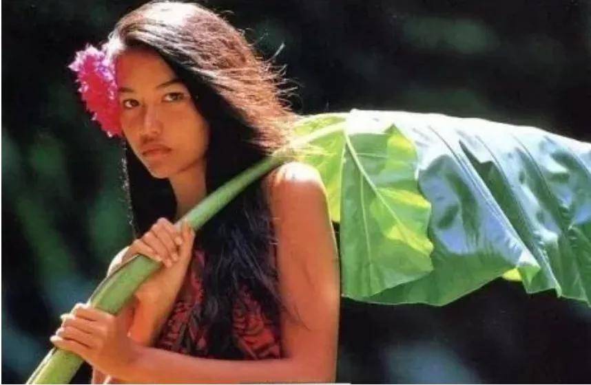 尤物|顶级美艳尤物都是清一色梯型侧颜骨相?