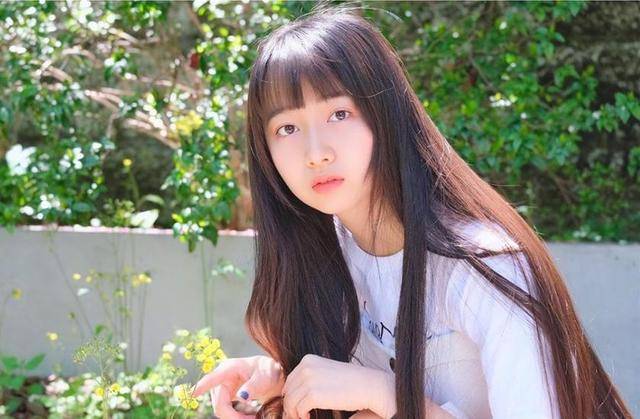 木村|暗黑媚惑妆失败，木村心美透视风变“妈咪”，妈妈小背心还踩一脚