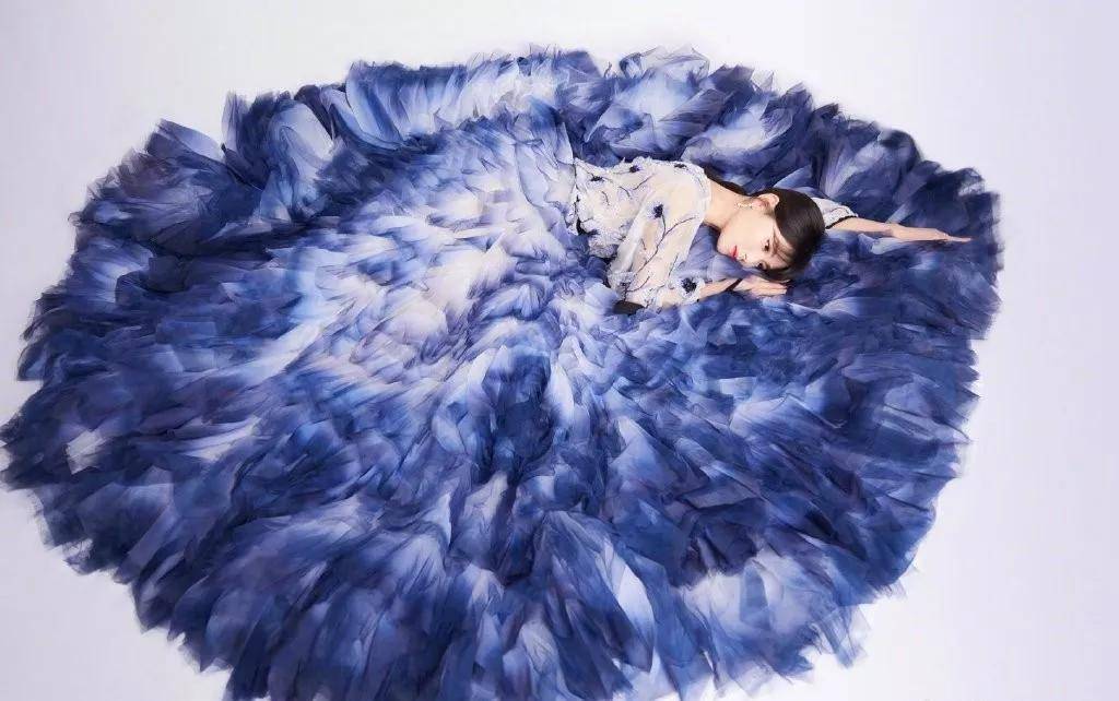 女人|42岁的刘涛宣布转行：从「贤妻」到「总裁」，女人闪耀的地方绝不止外表！