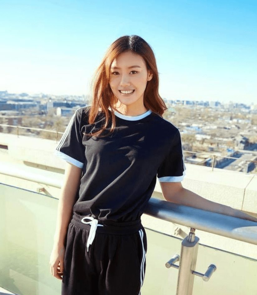 原创中国泳坛最美女神,身材高挑长相甜美,穿吊带长裙很性感
