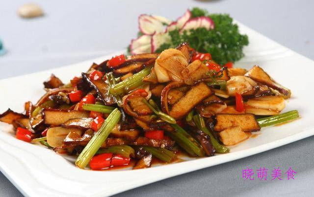 香辣包菜,川味鸡块,泡椒炒香干,小炒猪舌,肝腰合炒的做法