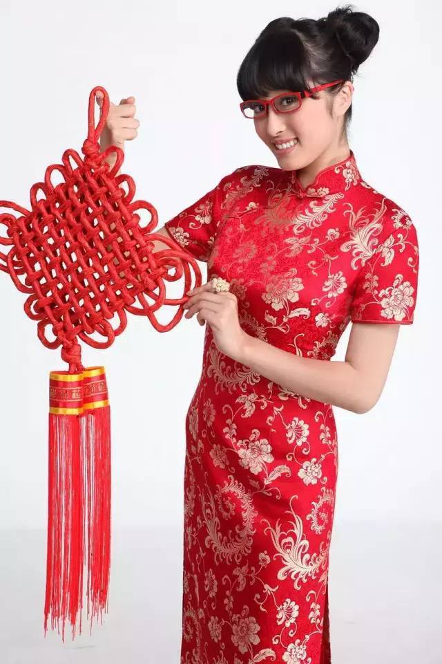 无敌|原创最惨谋女郎？晒未公开剧组照直接被张艺谋赶走，断送好好的星途！