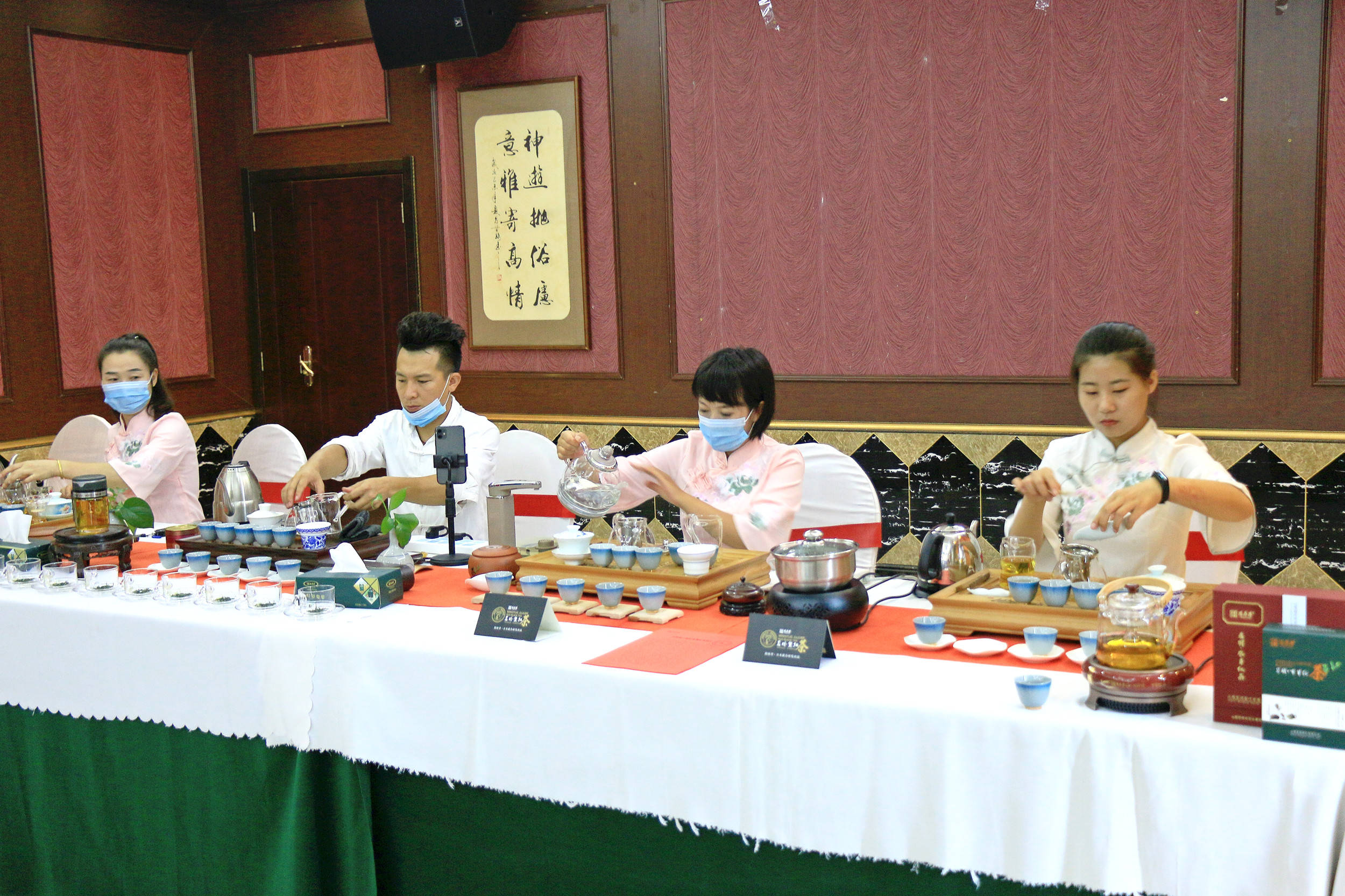 会后，全体参会人员观摩了山西茗玥茶叶有限公司与“推进乡村振兴，建设