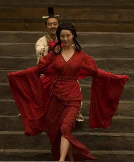 无敌|原创最惨谋女郎？晒未公开剧组照直接被张艺谋赶走，断送好好的星途！