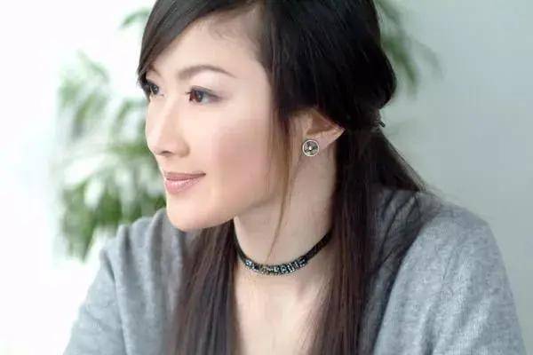 王牌|江苏卫视“王牌”女主持陈怡，30岁出国留学，42岁成人生赢家