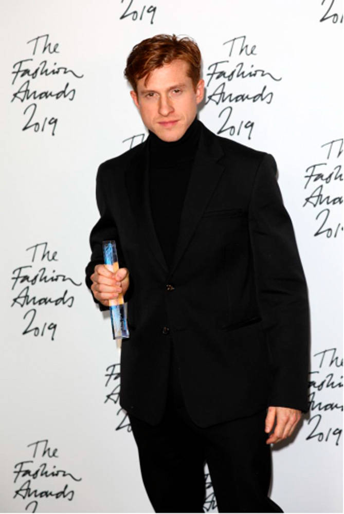 Gap|Kanye West又作妖?喊话退出合作,要求加入Gap和adidas董事会|一周时尚大事件