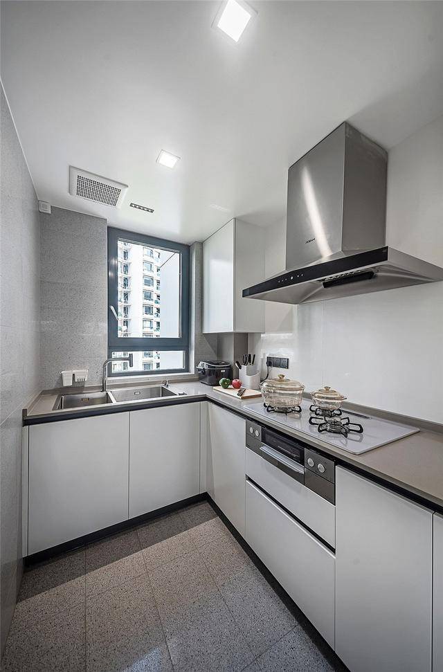 生活|滨湖万丽147平三居室现代风格