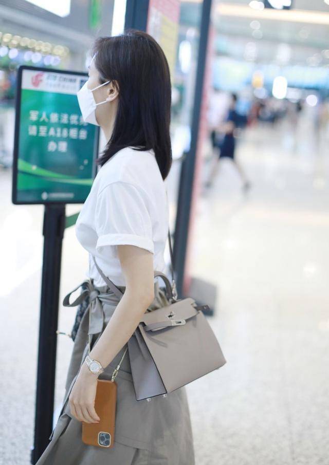 调配|王子文防拍出新招，温柔搭配很随性，一看就是知性女人