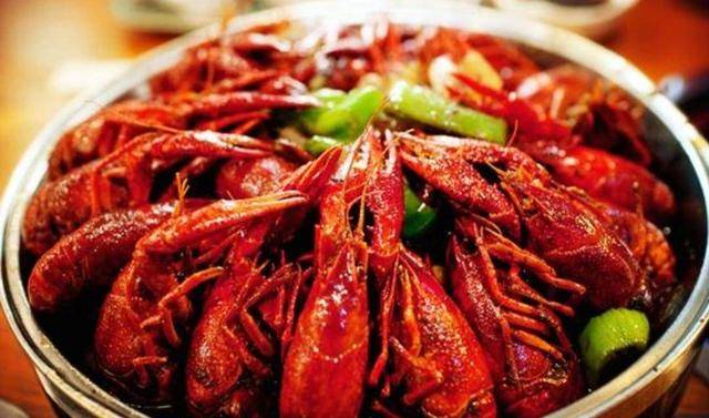 食品|鸭的钱不够赚了？鸭巨头周黑鸭、绝味杀入4000亿小龙虾新战场决雌雄