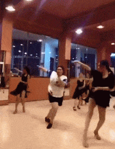 搞笑gif:事实证明,跳舞是不能减肥的!_手机搜狐网