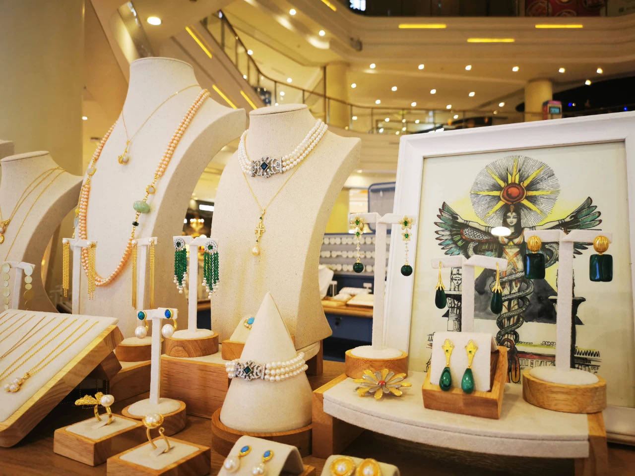 女王|银时代形象升级，感受女王珠宝的尊贵体验！