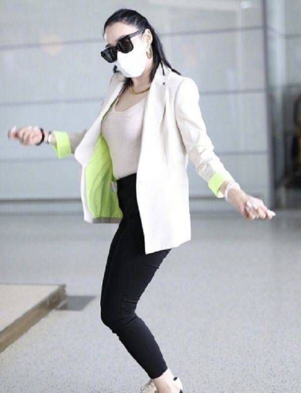 身材|钟丽缇一点不自重？又穿“无痕裤”秀身材，生图下一脸黝黑好显老