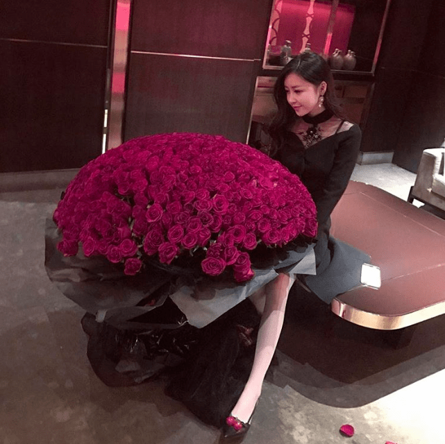 luna|原创潘玮柏恋爱时间点曝光，曾用高楼灯光示爱，女方发表白短信超感人