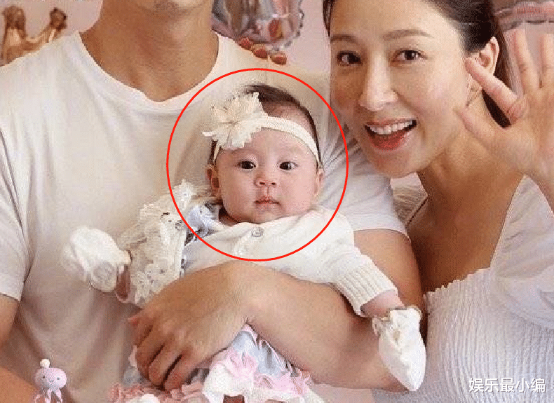 原创杨怡罗仲谦晒女儿百日照,小珍珠颜值就是天赐的礼物,太可爱了!
