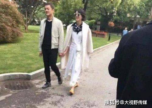 Susie|李亚鹏新女友罕见现身，“竹竿腿”太纤细，比王菲漂亮不止一点点