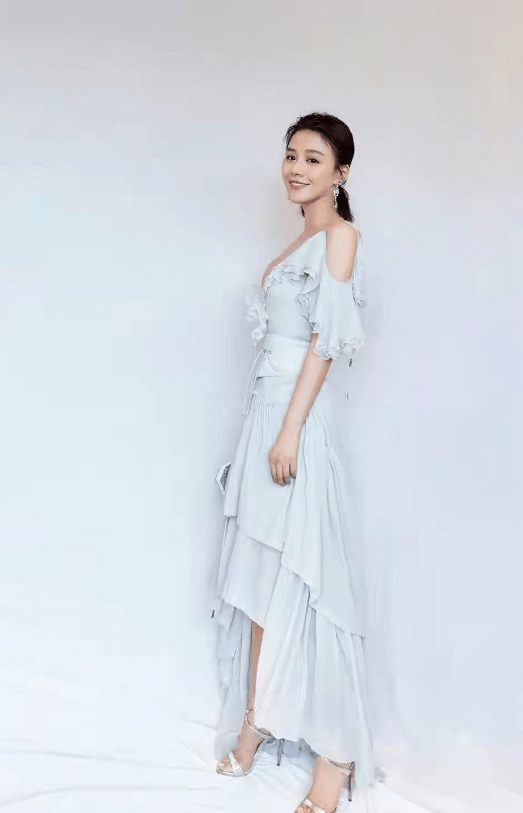 身材|有种“熟女”身材叫马思纯，穿衣大胆凹凸感强，微胖身材更性感