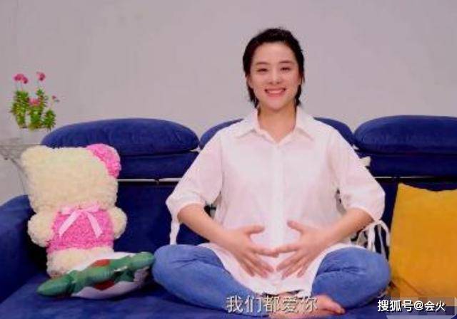 原创刘璇二胎不易！孕晚期身体肿胀不适，还挺孕肚坚持陪儿子练滑冰