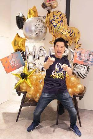 哈林|原创庾澄庆59岁生日，周董萧敬腾送祝福，大赞身材好再生几个不是问题