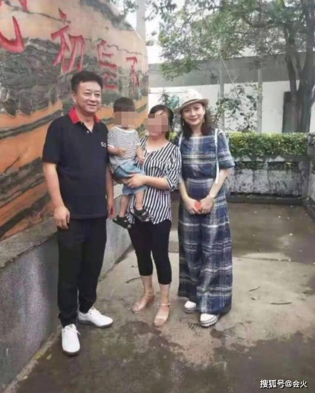 朱军近照苍老难认，18岁儿子低调谦逊气质出众，