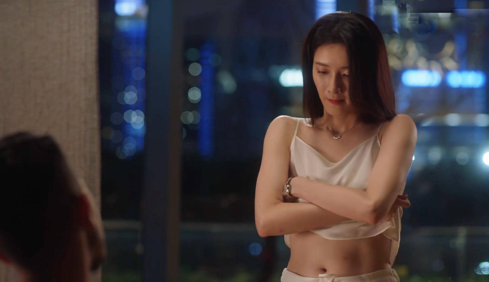 梁正贤|《三十而已》梁正贤提出三人行，王漫妮当众脱衣，身材对比有深意