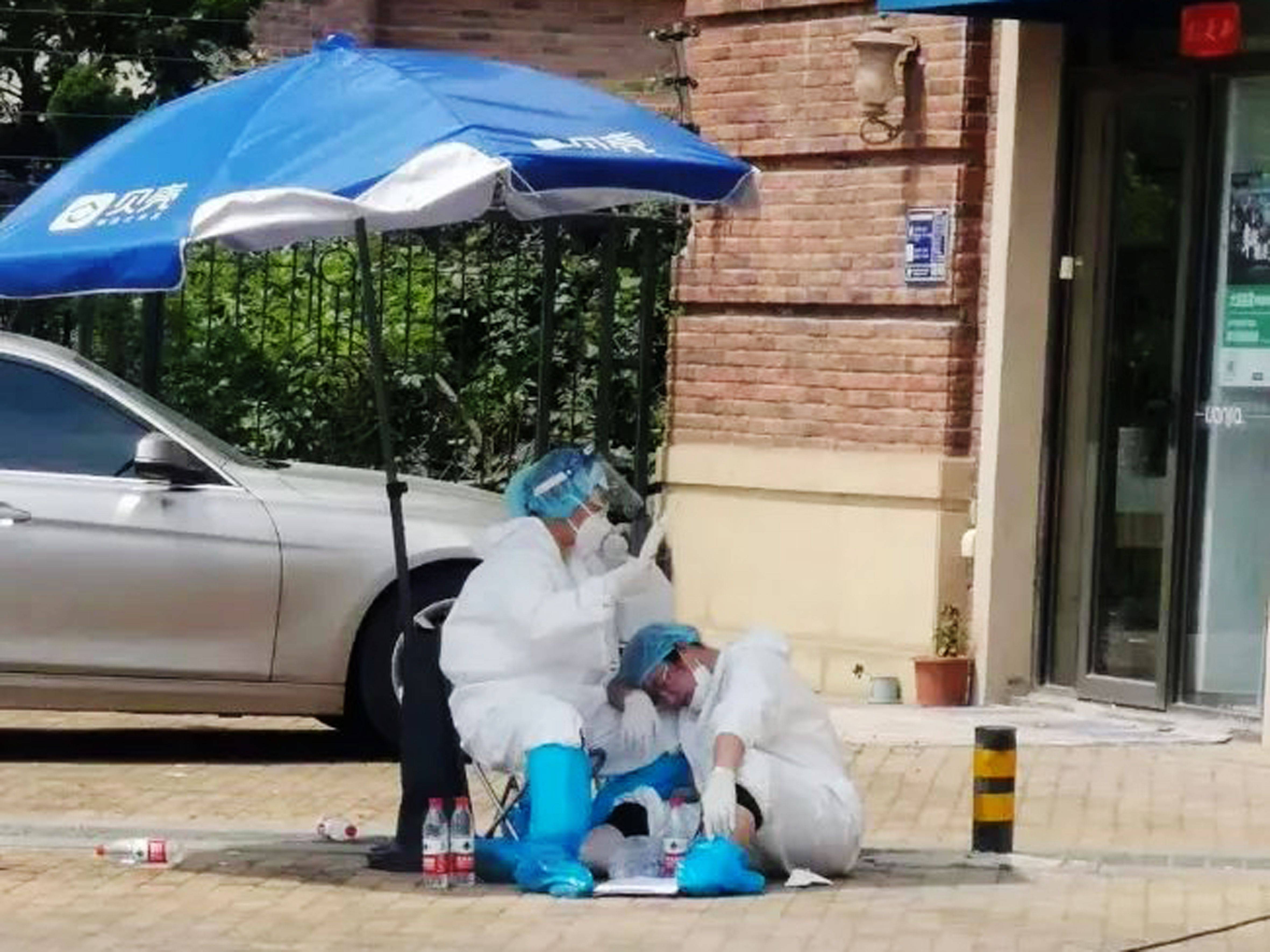 人口搬运工_搬运工辛苦图片